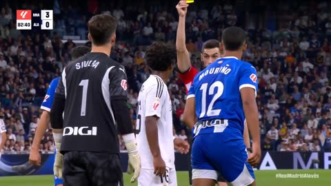 REAL MADRID 3 - 2 DEPORTIVO ALAVÉS | HIGHLIGHTS LALIGA