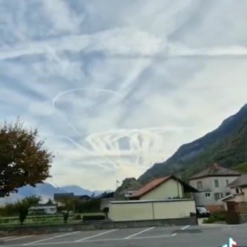 Not sure where this is but these chemtrails are unbelievable!