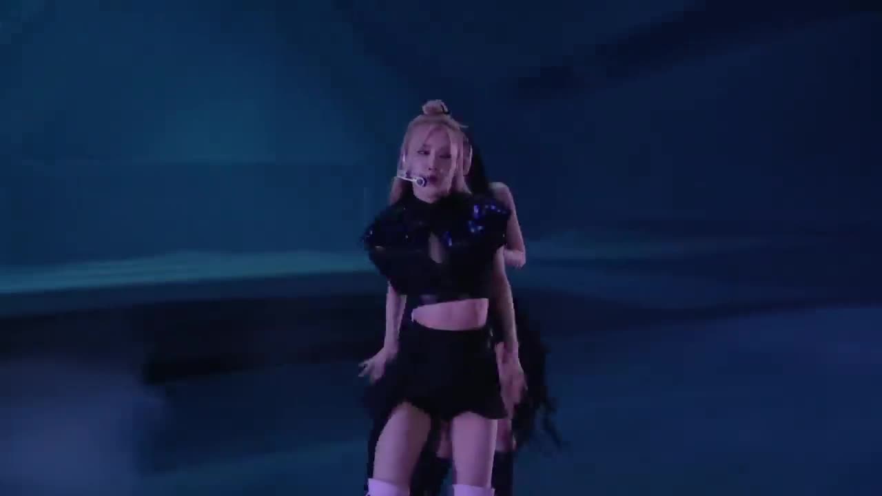 BLACKPINK Performs 'Pink Venom' - 2022 VMAs