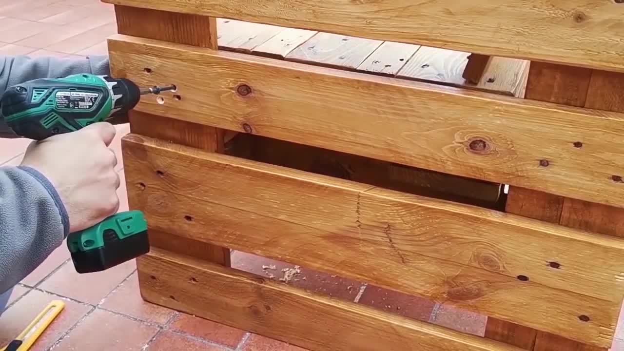 How to make DIY pallet bench