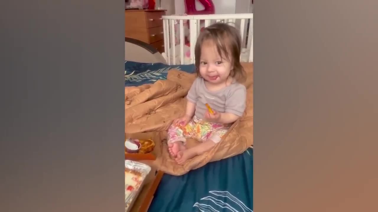 Hilarious funny baby 🤣🤣