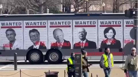 "WANTED" L'AUTOBUS A WASHINGTON DC SI PRESENTA COSÌ