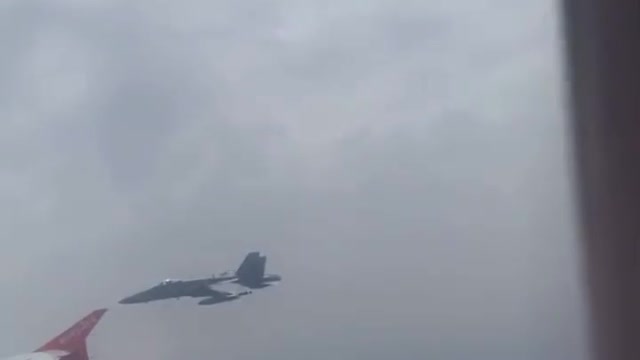 F18 intercepta vôo comercial. ✈️⚠️