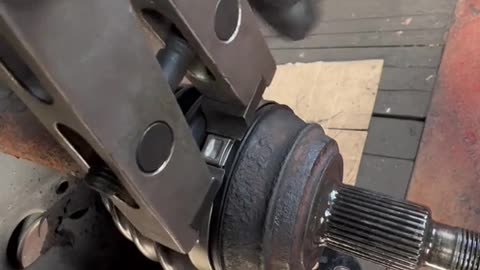 The dust-proof binding pliers ball cage clamp