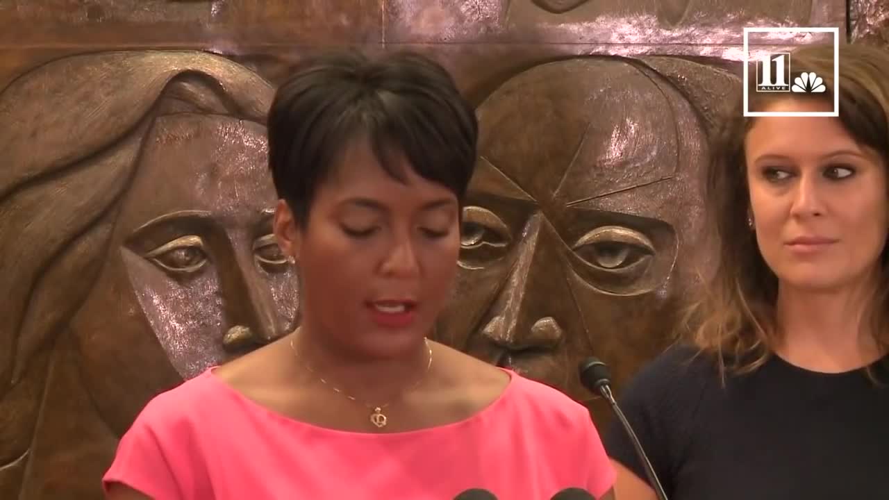 Atlanta Mayor Signs Executive Order Banning Cooperation With ICE!