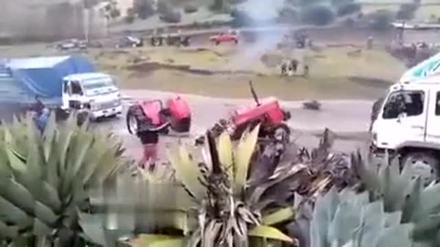 Funny: Tractor towing truck, the result is broken in two