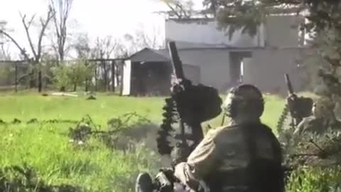Russian soldiers with a 30-mm automatic grenade launcher AGS-17 "Plamya"