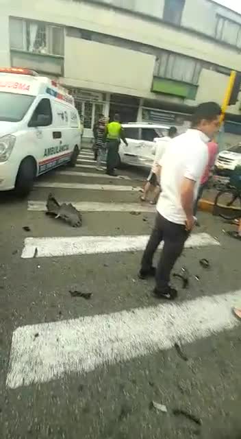 Accidente calle 36 con 22 en Bucaramanga - dos heridos