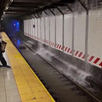 In ganz New York steht das Wasser