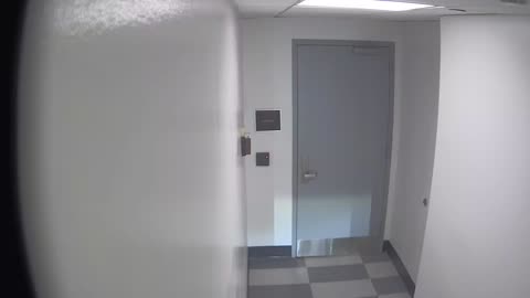 6141RHOBG1G101DStairwayLobbyEntry_2021-01-06_10h40min03s047ms.mp4