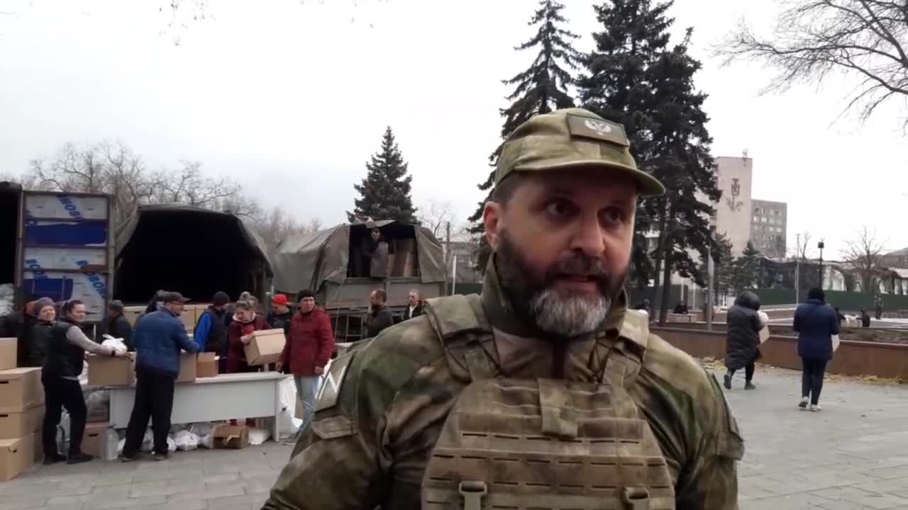 Humanitární pomoc ruské armády v osvobozeném Mariupolu