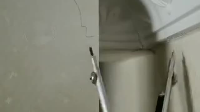 Trick with a compass for cuts on corners