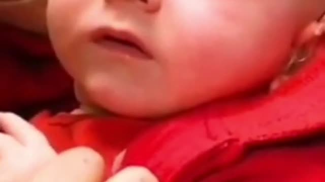 Baby hearing for the first time😮😍