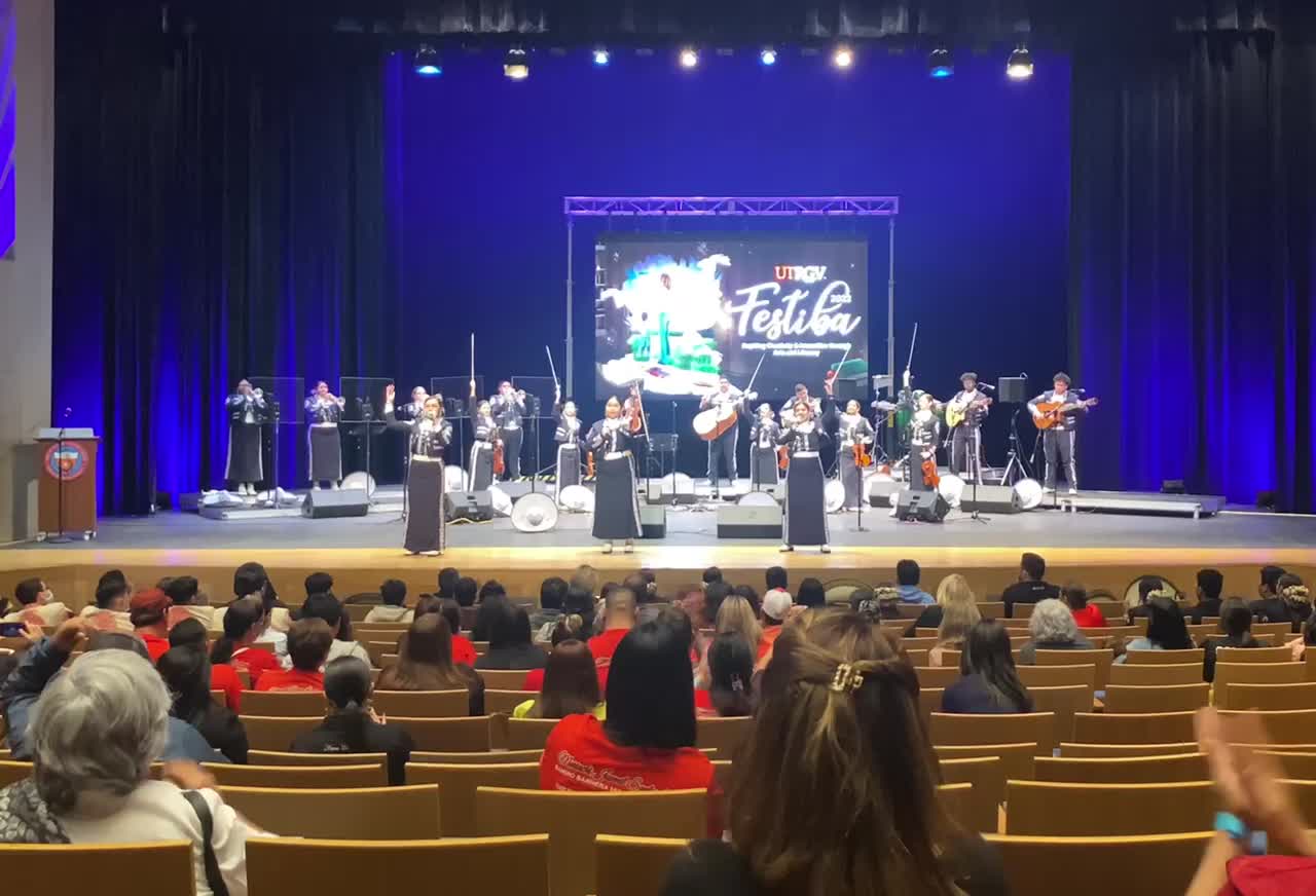 Lake View High School Mariachi Los Caciques, FESTIBA 2022