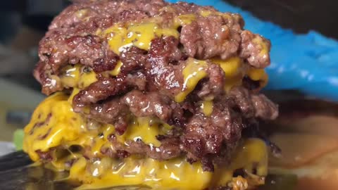 Tell us how you like your burger 🍔👀