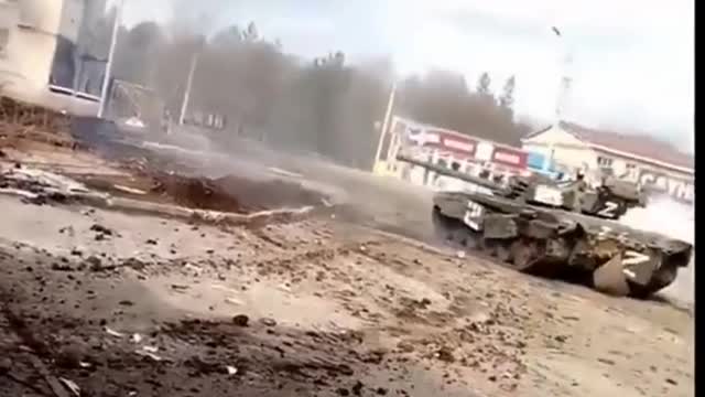 Battle Between a Russian Tank T-72 and Unseen Ukrainians Soldiers in Volnovakha