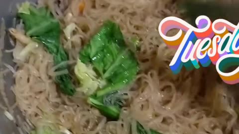 filipino food "Pansit bihon"