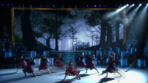 Lindsey Stirling - Celtic Carol - CMA Country Christmas