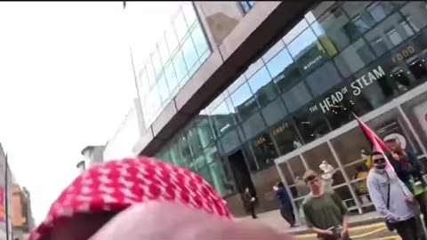 Two tier uk police fails to arrest possibly stabbing muslim because of his race