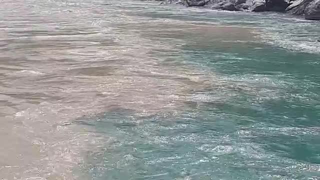 Two different meeting of different water color