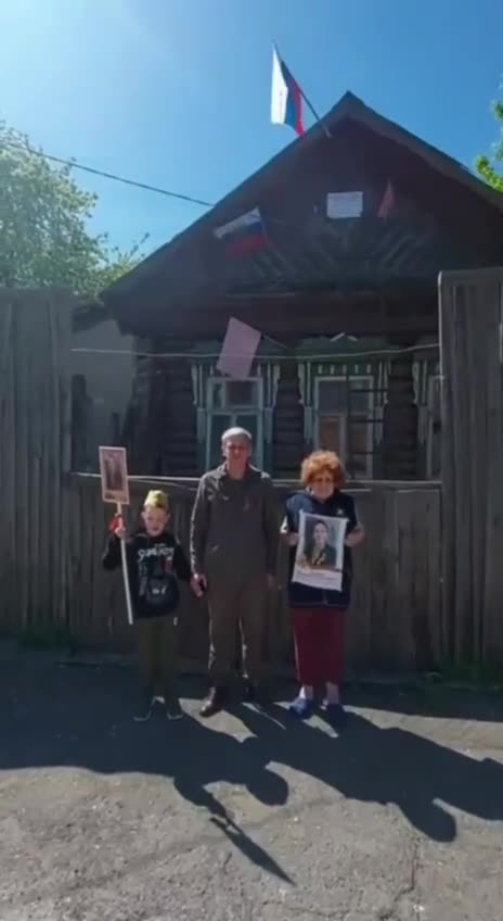 Descendants of those who fought against Hitler's Nazism! They live, as you