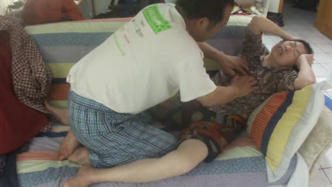 Luodong Gives Wife Thorough Massage On Couch