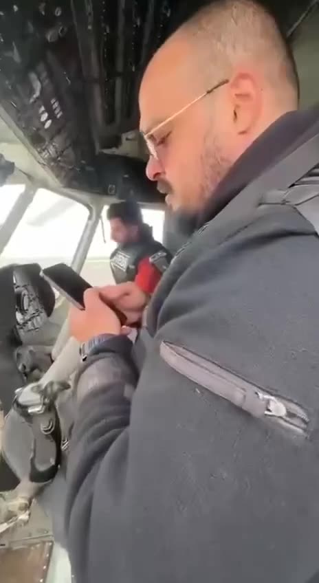 🇸🇾🚁👀 Rebels in Syria are learning to launch Mi-8s using YouTube.