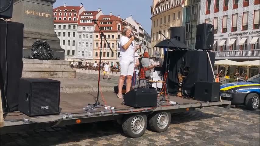 BEATE, Projekt Leuсhtturm ARD - DRESDEN, Neumarkt, 18 06 2022 - TAG DER FREIHEIT