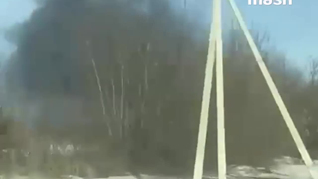 Три резервуара горят на нефтебазе под Белгородом