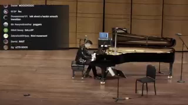 Pianist SHOCKS Audience With Moonlight Sonata Dubstep Remix