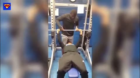 Do you think this guy can lift the weight? Watch until the end.