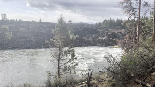 Gorgeous Gorge – Volcanic Lava Island + Wild Deschutes River – Central Oregon – 4K