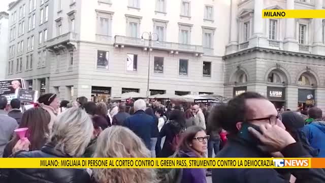 Milano: migliaia di persone al corteo contro il green pass, strumento contro la democrazia