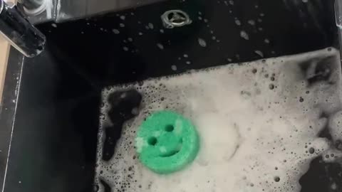 Cleaning the sink with scrub daddy