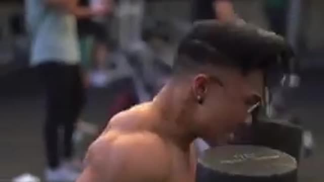 Compete chest workout exercise GYM trennar best short video.