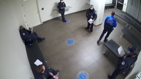 8030FCOB01128BadgingWaitingArea_2021-01-06_21h40min01s287ms.mp4