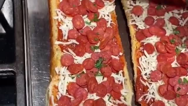 FRENCH BREAD PIZZA