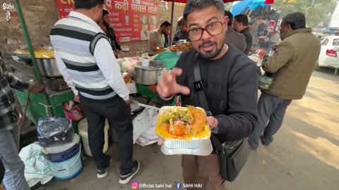 India street food_tadka curry _indian taste in street road