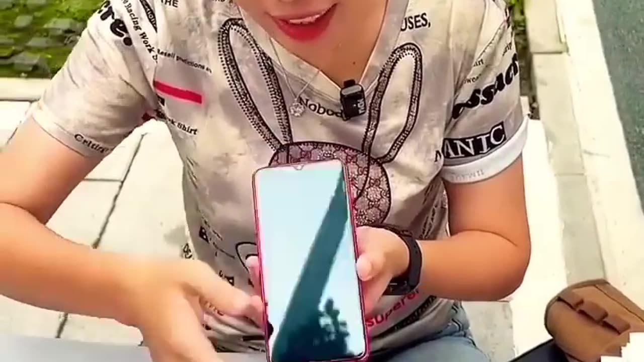 Wonderful technology for applying screen protector in china 😱