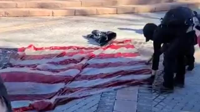 🚨BLM-antifa in Denver set a large American flag on fire.