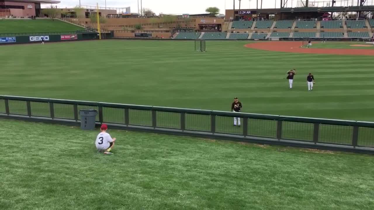 MLB players give kid experience of a lifetime - play catch in the outfield!