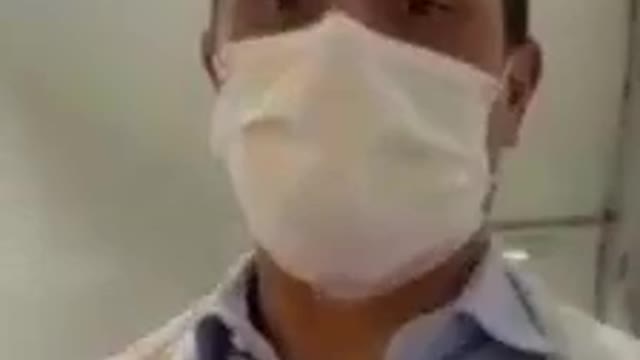 Médico relatando infarto de jovem de 26 anos de dentro do hospital