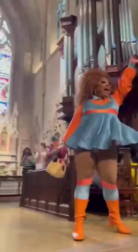 A church in New York worshipping dragqueens