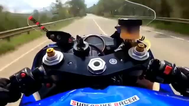 Insane motorcyclist speeding on the highway!