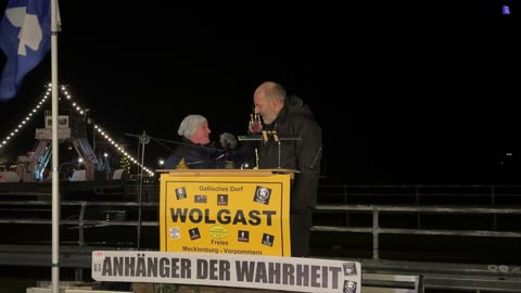Wolgast - Stefan eröffnet die Kundgebung 17-12-2024