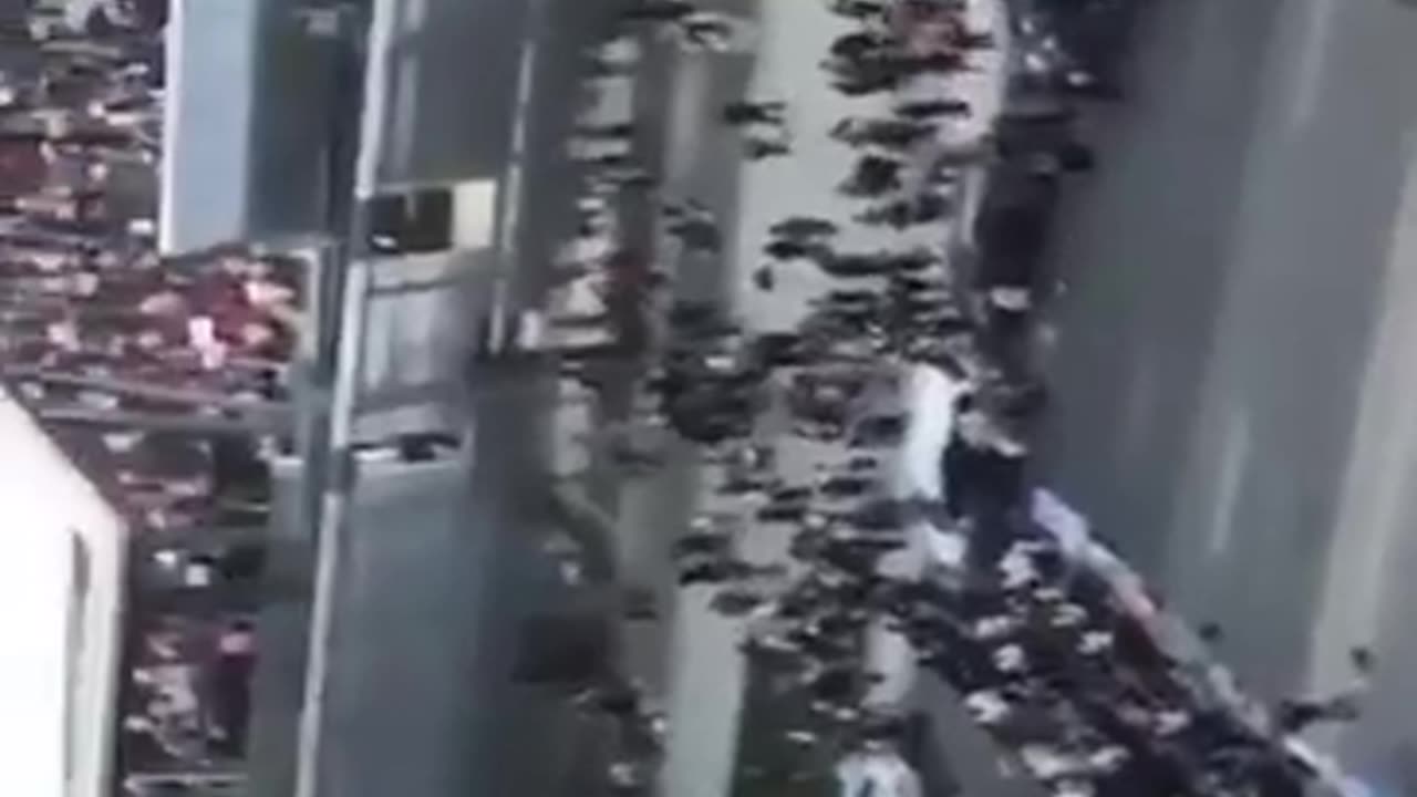 Mass Migrations: Canada | Muslims Intentionally Block Traffic to Pray