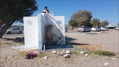 Funny Shampoo prank on beach hhhhhhhhh lol