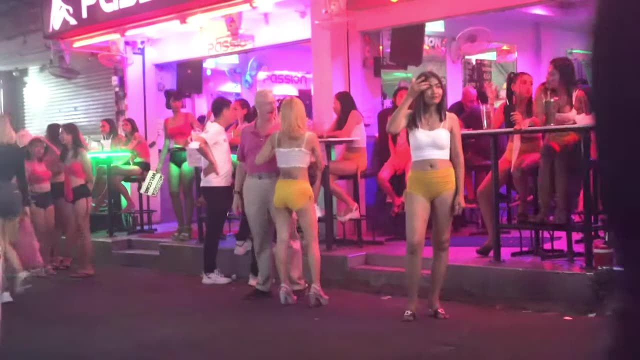 Thailand, Pattaya midnight street scenes. Soi 6, walking street look around. #82