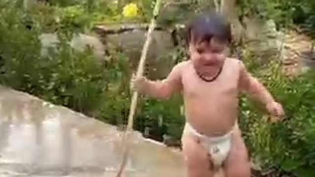 Cuteness overload / baby Injoying bath