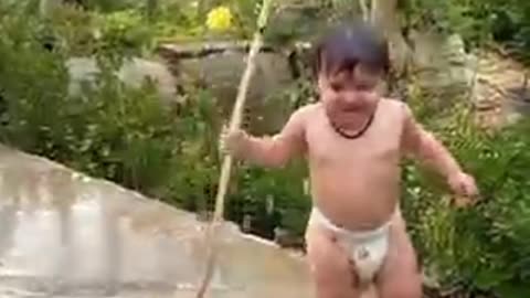 Cuteness overload / baby Injoying bath